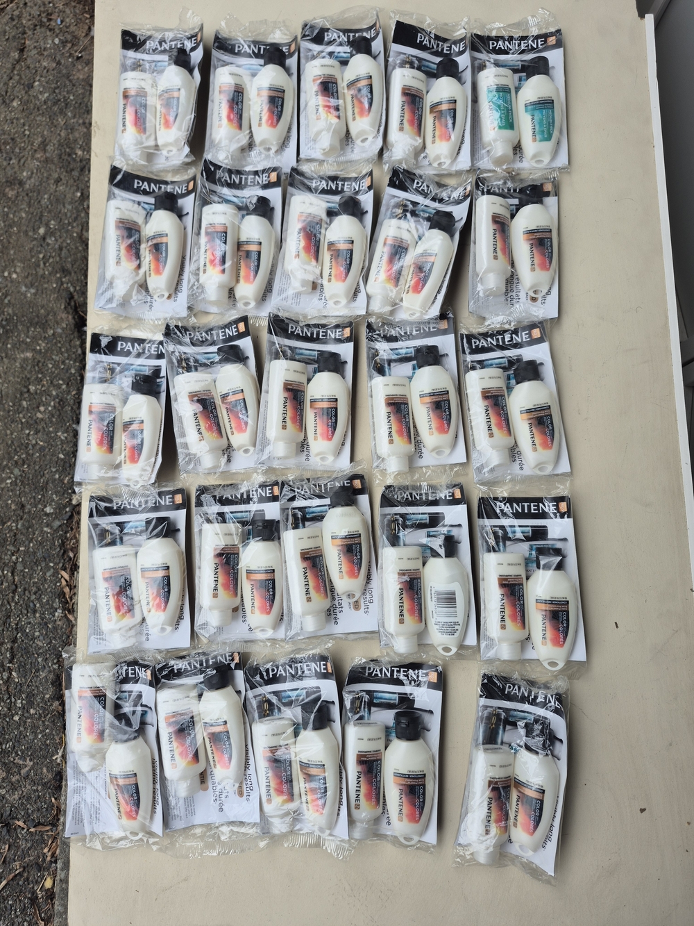 Pantene Lot Daily Moisture Shampoo & Conditioner Travel Set - White